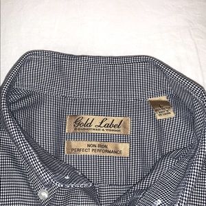 Roundtree and Yorke short sleeve shirt